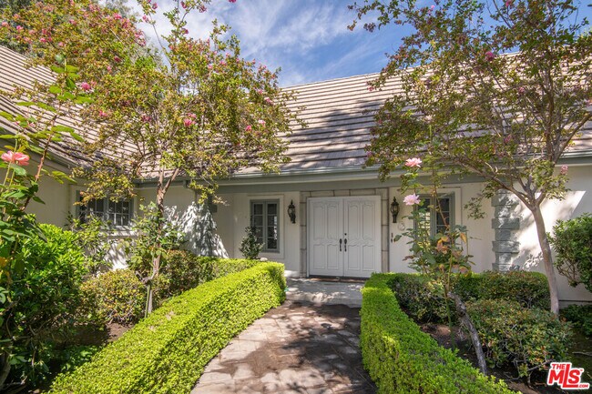 Building Photo - 1449 Doral Cir