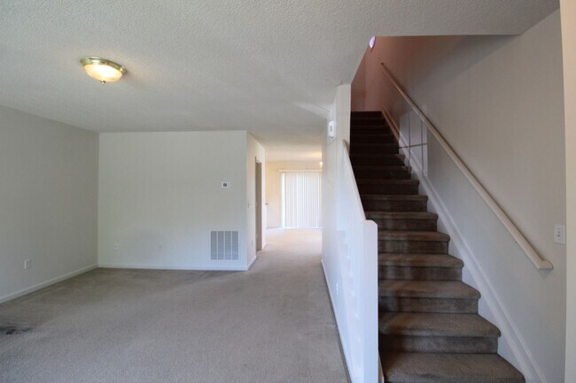 Foto del edificio - Liberty square end unit townhome for rent!