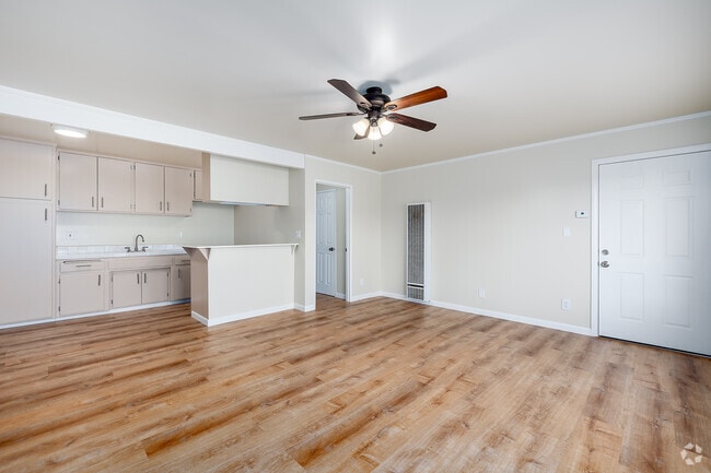 1BR, 1BA - 700SF - Living Room - 14624 Gault St