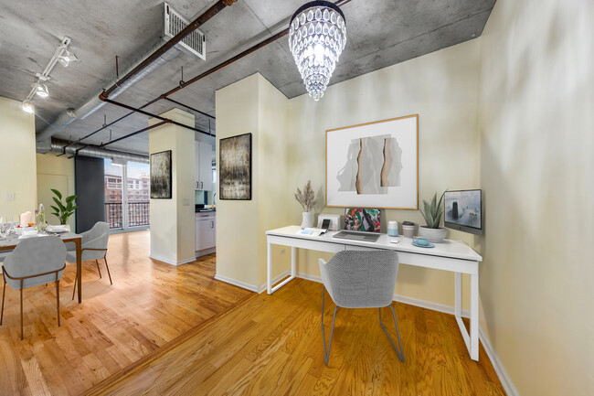 Building Photo - 700 W Van Buren St