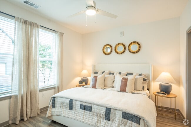 2BR, 2BA - 1,122SF - Bedroom - Colina WeHo