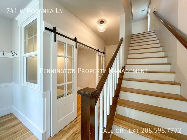 Building Photo - 741 W Bosanka Ln