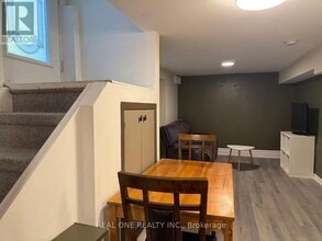 Building Photo - 391 Parkside Dr