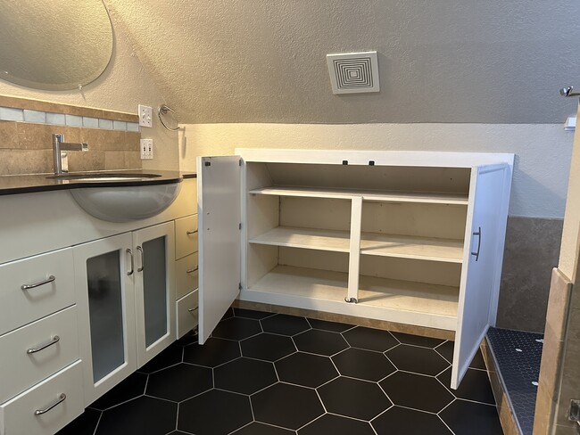 Building Photo - 1330 S Grant St