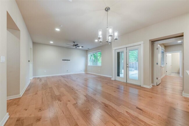 Foto del edificio - 4406 Banister Ln