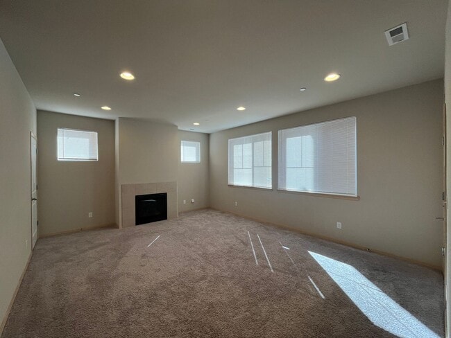 Building Photo - Beautiful Home Close to Manette, The YMCA,...