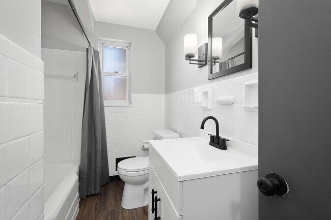 Foto del edificio - GORGEOUS 3 BEDROOM IN WHITE OAK FRESH OUT ...