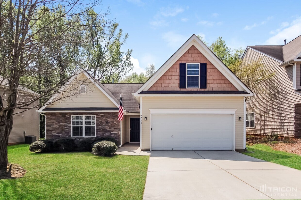 Foto principal - 6235 Leslie Drive