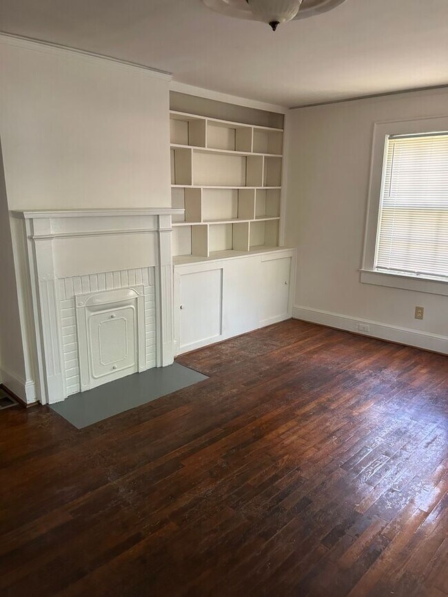 Foto del edificio - 142 White Oak Rd