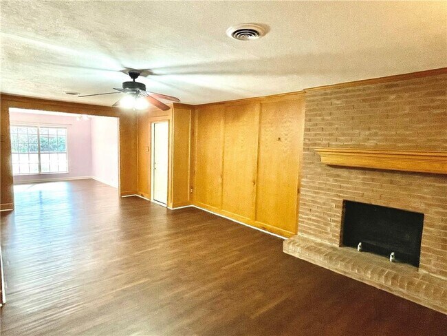 Building Photo - 3100 Stardust Dr