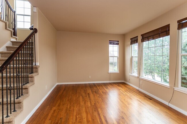 Building Photo - Elegant Home in Prime Location Near Privat...