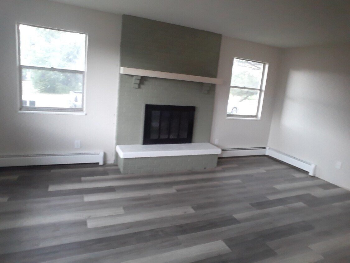 Foto del edificio - 4211 Forrest Hill Rd