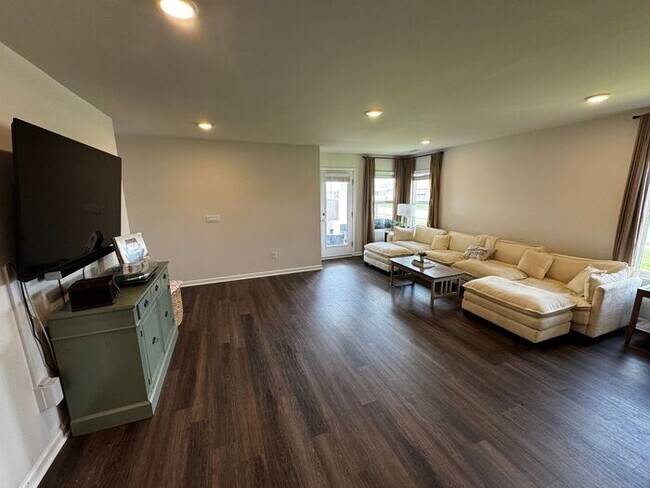 Building Photo - Beautiful 5 bedroom home available for rent
