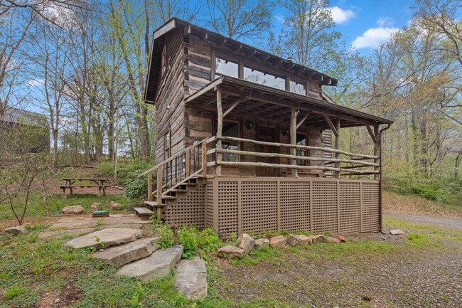 Building Photo - Sovereign Oaks Cabin