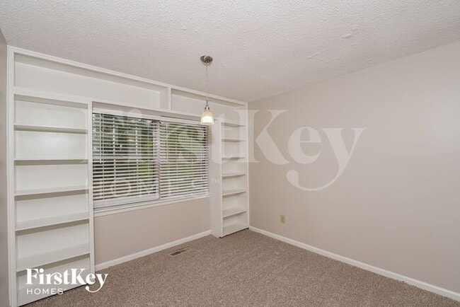 Building Photo - 2532 Janice Cir NE
