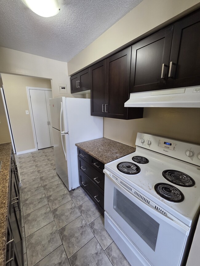 Building Photo - 87 Westwood Dr