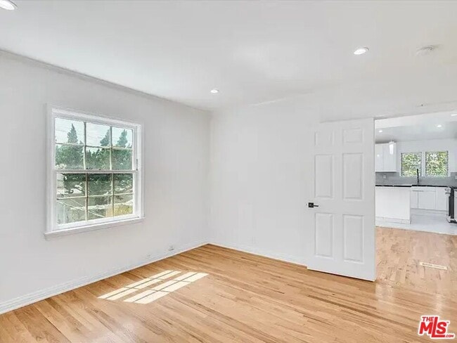 Foto del edificio - 1703 Kelton Ave