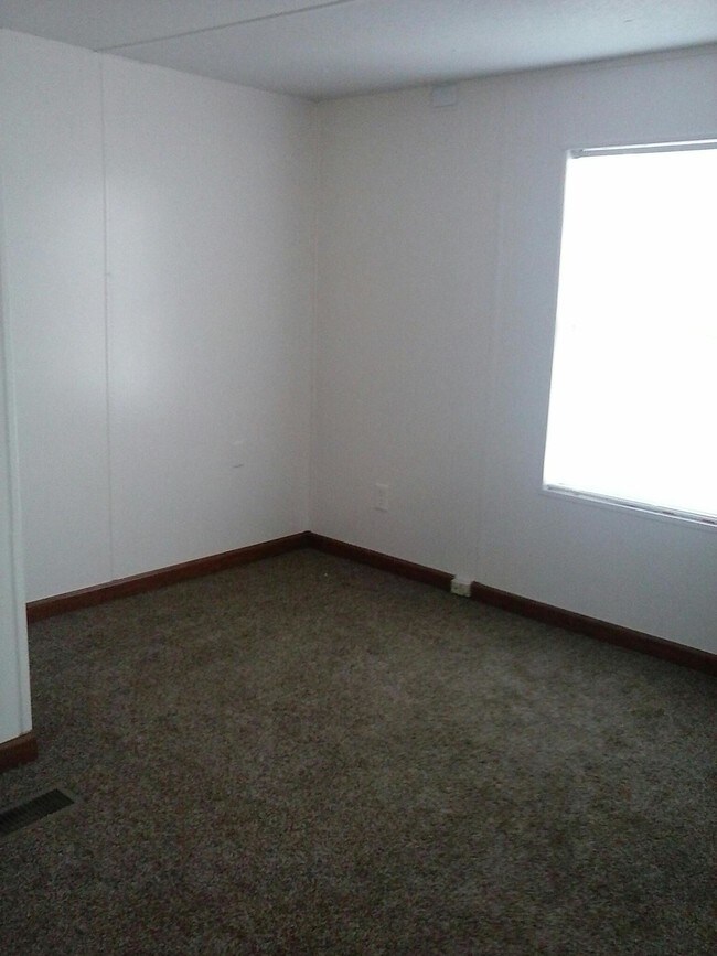 Building Photo - 5909 Cedar Dr