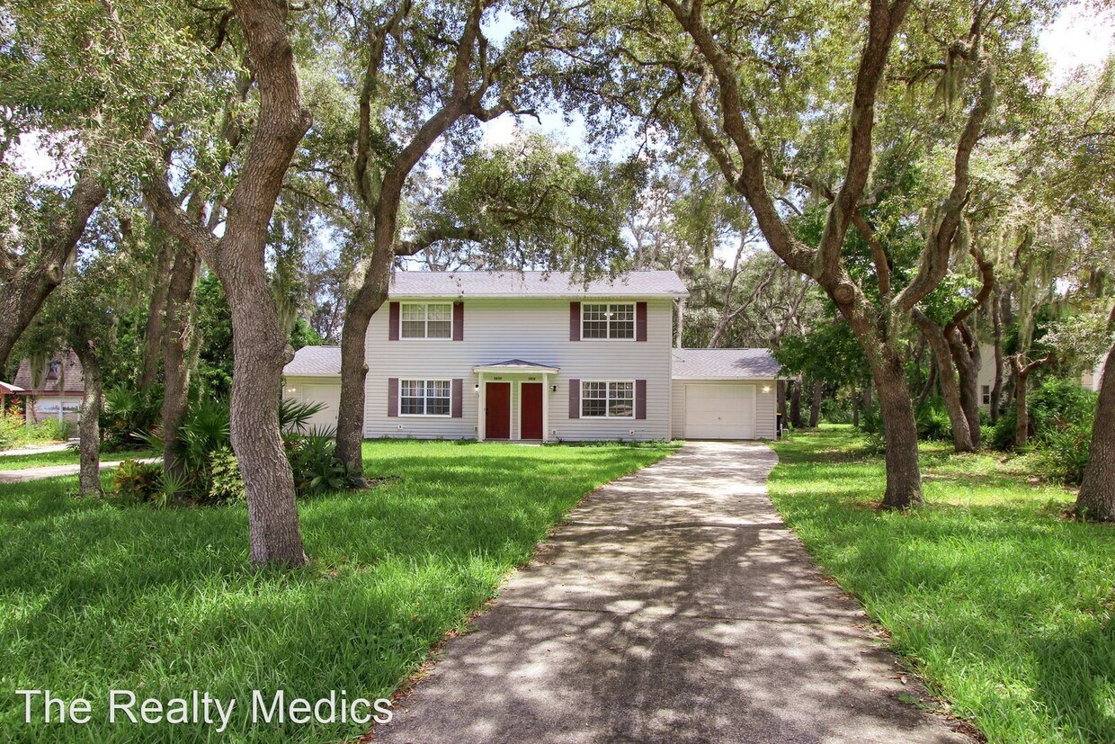 Primary Photo - 2 br, 1.5 bath House - 3818 Red Oak Ct