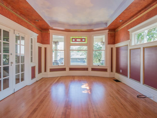 1 of 2 living rooms - 2027 N Williams Ave