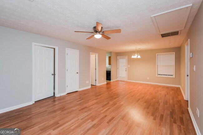 Building Photo - 614 Dove Cove