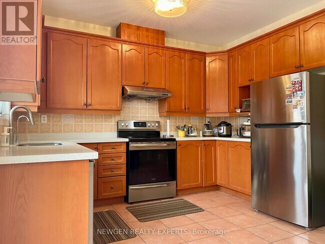 Photo du bâtiment - 42 Crystalview Crescent