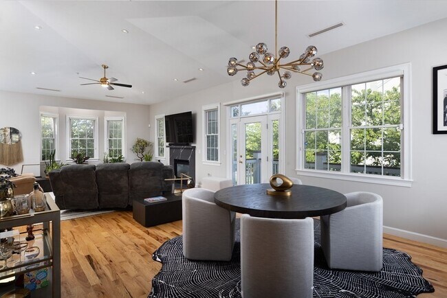 Building Photo - 229 Victory Rd