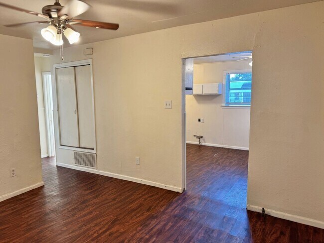 Foto del edificio - Affordable 2 Bed 1 Bath In Wendover Hills