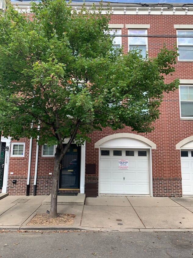 Primary Photo - 1330 N Marshall St