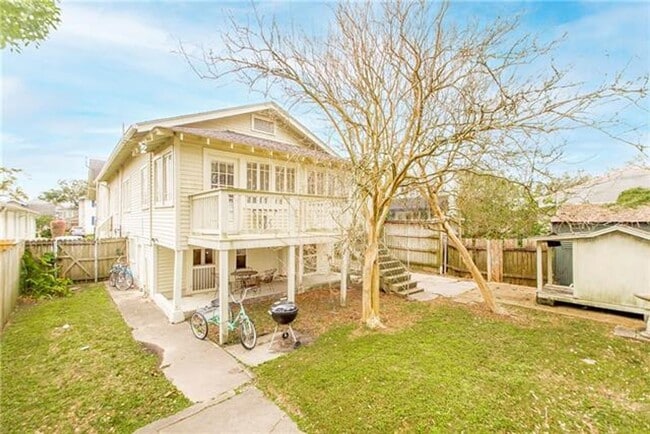 Building Photo - 5 BR- Available now or January lease - Ren...