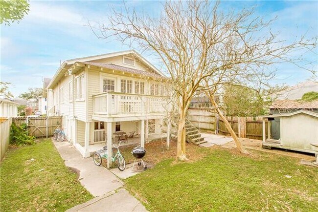 Photo - 5 BR- Available now or January lease - Ren... Townhome