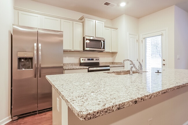 Building Photo - 2176 River Park Ct
