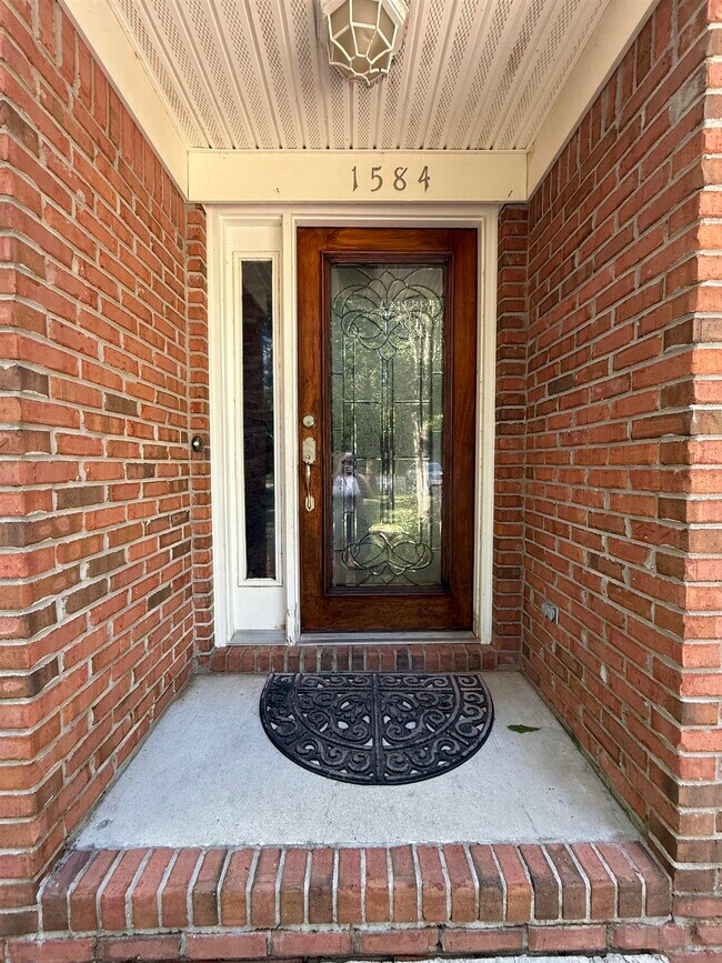 Foto del edificio - 1584 Chadwick Way