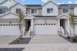 Building Photo - 686 S 4500 S