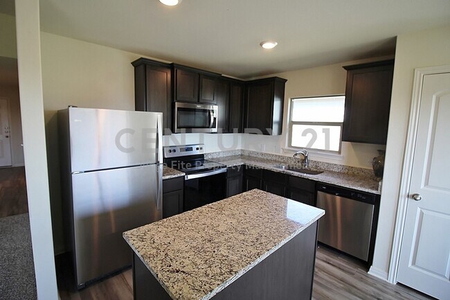 Foto del edificio - Charming 3/2/2 in Venus For Rent!