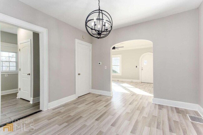 Building Photo - 1665 Beecher St SW