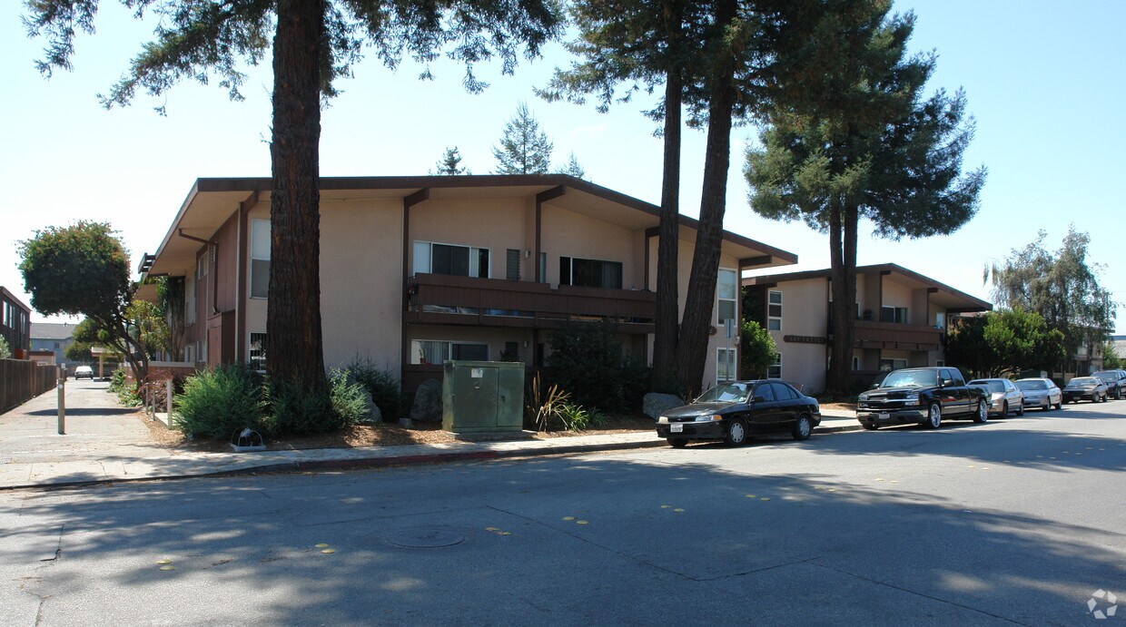 Building Photo - 605 Tuttle Ave