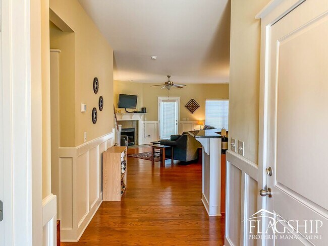 Foto del edificio - Gorgeous Townhouse in Grey Fox Run