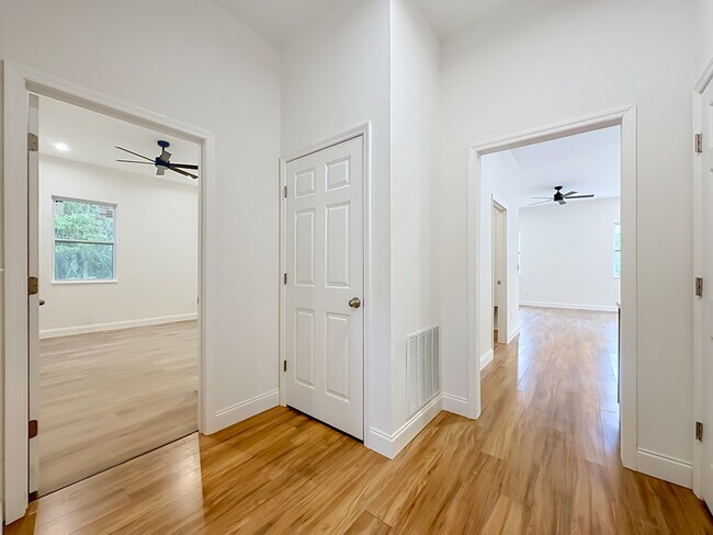 Building Photo - 2250 W 13th St