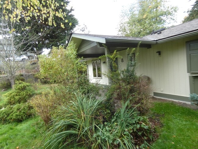 Foto del edificio - 3322 Upland Ln