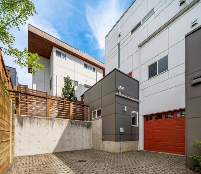 Foto del edificio - 2 bedroom in Seattle WA 98107