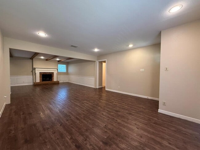 Building Photo - 5906 Mountainclimb Dr