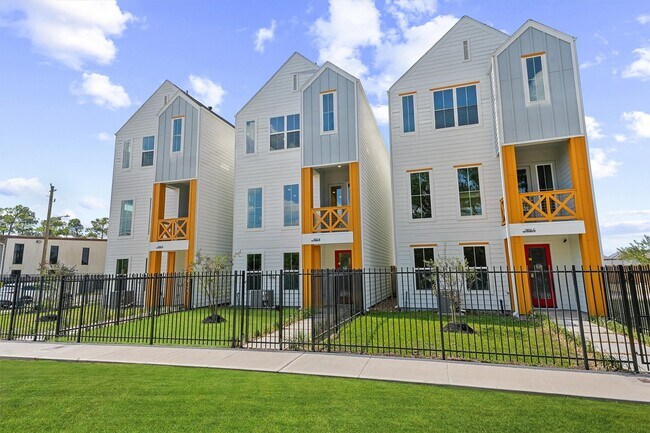 Building Photo - 3903 F Pinemont Dr