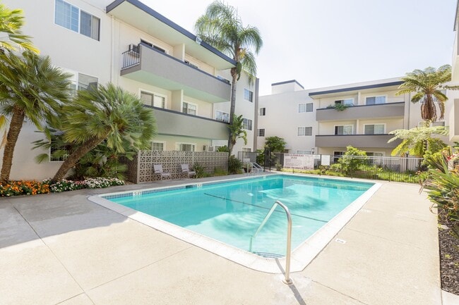 Building Photo - Courtyard Apartments