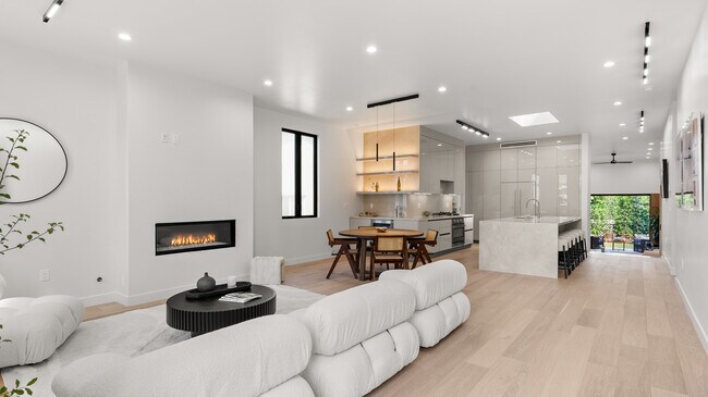 Building Photo - 11318 Biona Dr