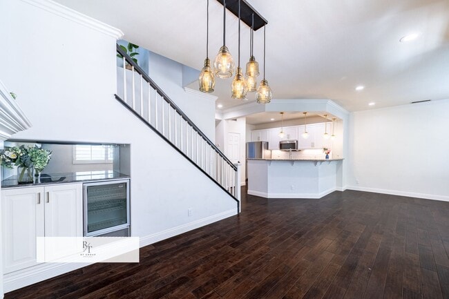 Building Photo - Beautiful 3BR Cape Cod Home w/ 2-Car Garage & Private Yard in Aliso Viejo