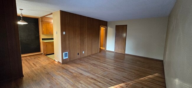 Building Photo - Troy