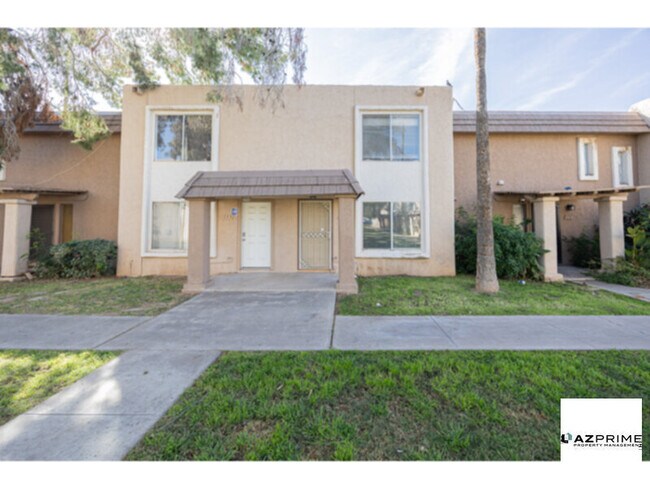 Foto del edificio - Spacious 2/1.5 Townhouse  in Phoenix's Alhambra!