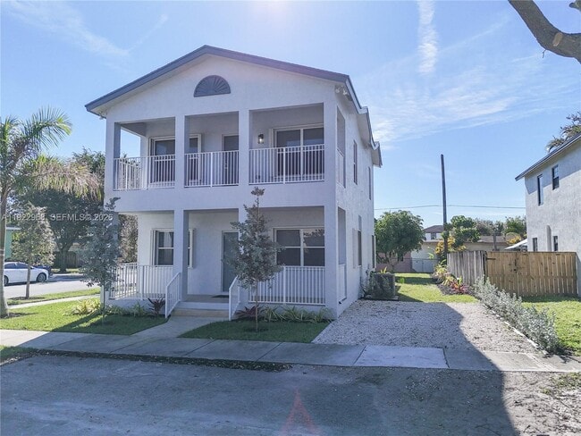 Building Photo - 5610 SW 43rd St