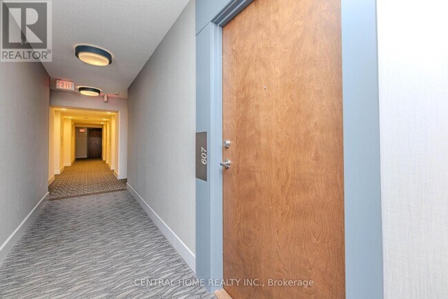 Photo du bâtiment - 2220-2220 Lake Shore Blvd W